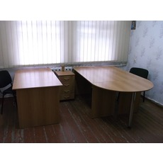 Продам офисную мебель б/у (столы, тумба, стулья)