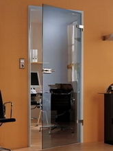 Стеклянные двери