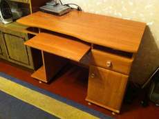 Продам компьютерный стол б/у