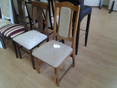 Стільці з дерева гуртом