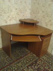 Продам компьютерный стол