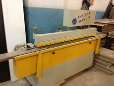 Кромкооблицовочный станок проходного типа