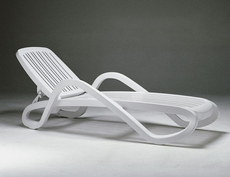 Шезлонги для террас, улиц, пляжей и сада.