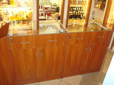 Виготовимо торгові стелажі, прилавки, вітрини з ДСП.