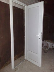 Двери металлопластиковые б/у