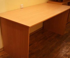 Продам офисный стол б/у недорого.