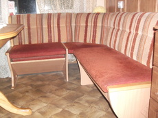 Продам мягкий деревянный кухонный уголок.