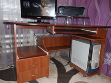 Продаю угловой комп. стол