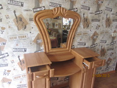 Продам новое трюмо.