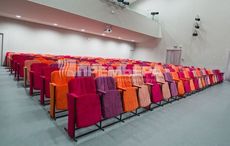 Виробляємо театральні крісла