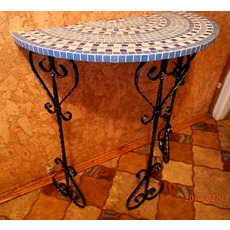 Кованый консольный стол в средиземноморском стиле. 