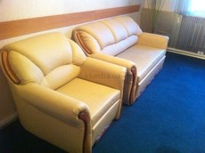 Продам бежевый диван, в идеальном состоянии, бежевый кожзам,