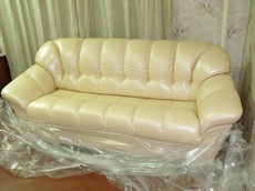Продам абсолютно новый не раскладной кожаный диван - 6900 гр