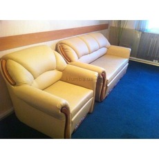 Продам бежевый диван, в идеальном состоянии, бежевый кожзам,