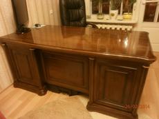 Стол письменный и кресло б/у.