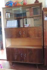 Продам старый шкаф-сервант