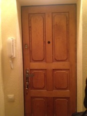 Продам двери бронированные б/у, с наличниками, 2 замка (Kahl