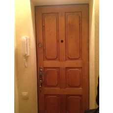 Продам двери бронированные б/у, с наличниками, 2 замка (Kahl