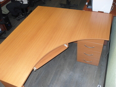 Продам угловой компьютерный стол