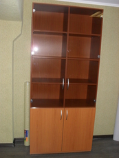 Продам высокий шкаф для документов со стеклянными дверцами