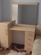 Продам трюмо (туалетный столик)