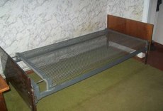 Срочно продам кровать с сеткой
