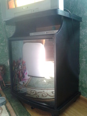 Продам тумбочку под ТВ