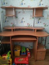 Комп'ютерний стіл - 600 грн