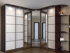 Угловой шкаф-купе – красиво и практично.