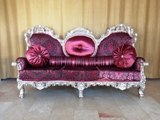 Пропонуємо дивани, крісла з різьбленням