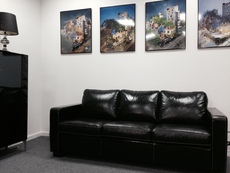 Диван 3-х местный, кожа, раскладной.