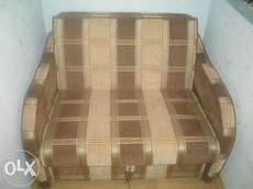 Продам диван  - почти новый.