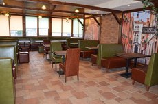 Продам б / у меблі для ресторанів, кафе швидкого харчування