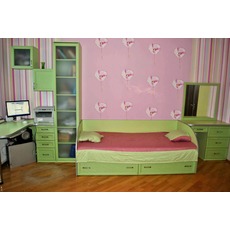 Мебель для подростка (кровать, комод, зеркало, стол, пенал, 