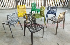 Стільці Gruvyer з Італії. Кольори в асортименті.