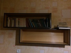 Полочки для книг.