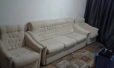 Красивый раскладной диван и два кресла