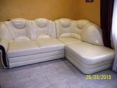Продам угловой диван, кожзам.