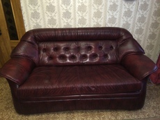 Диван кожаный.