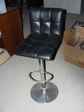 Б / в стільці зі складу для кафе і ресторанів.