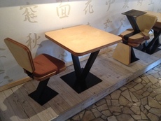 Продам б / в  столи для ресторанів і кафе.