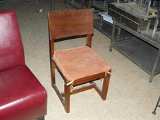 Б / в стільці зі складу для кафе і ресторанів.