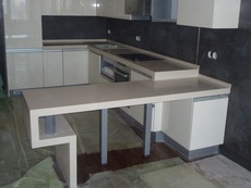 Столешницы из акрилового и кварцевого камня.