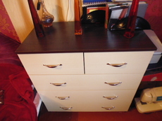 Продам шкаф угловой, комод (цвет венге) и кровать.