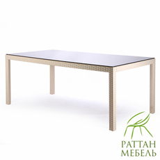 Столы стулья из ротанга.  Стол простой.