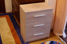 Продаем Тумбочки на 3 ящика (2шт).