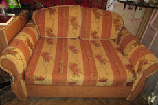 Продам диван недорого. Б/в