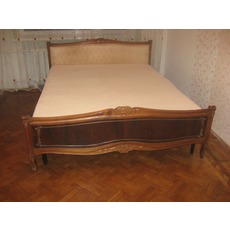 Кровать со столиком под реставрацию