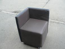 Продам б/у кресла для ресторанов (уголки).