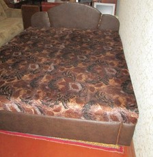 Кровать с подъемным механизмом (в наборе есть два кресла)